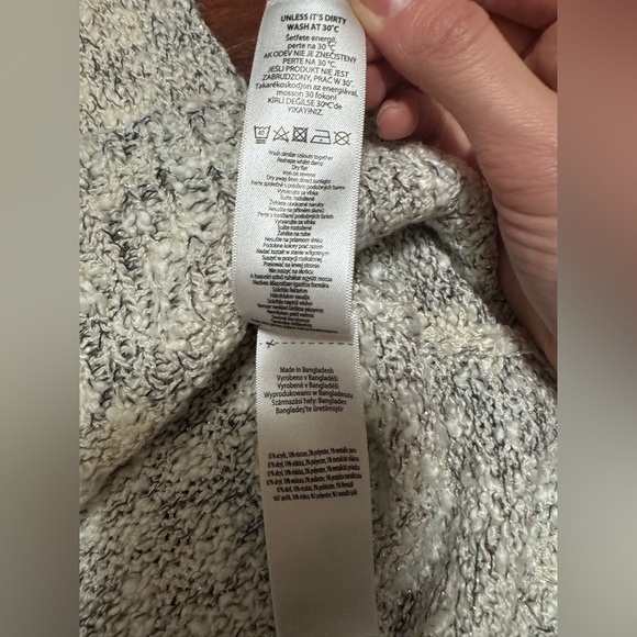 F&F Cozy Gray Knit Sweater - Picture 3 of 4